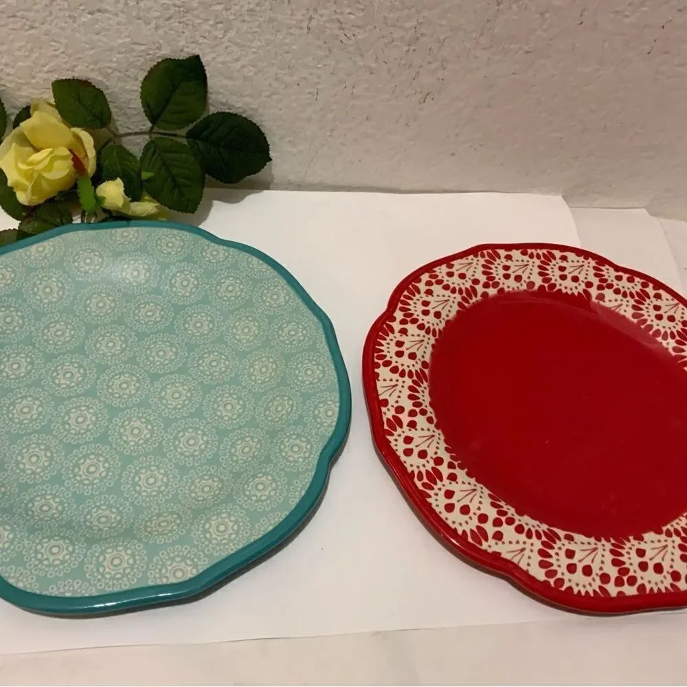 Pioneer Woman 10.5" Dinner Plate Lot of (2) - red blue G1